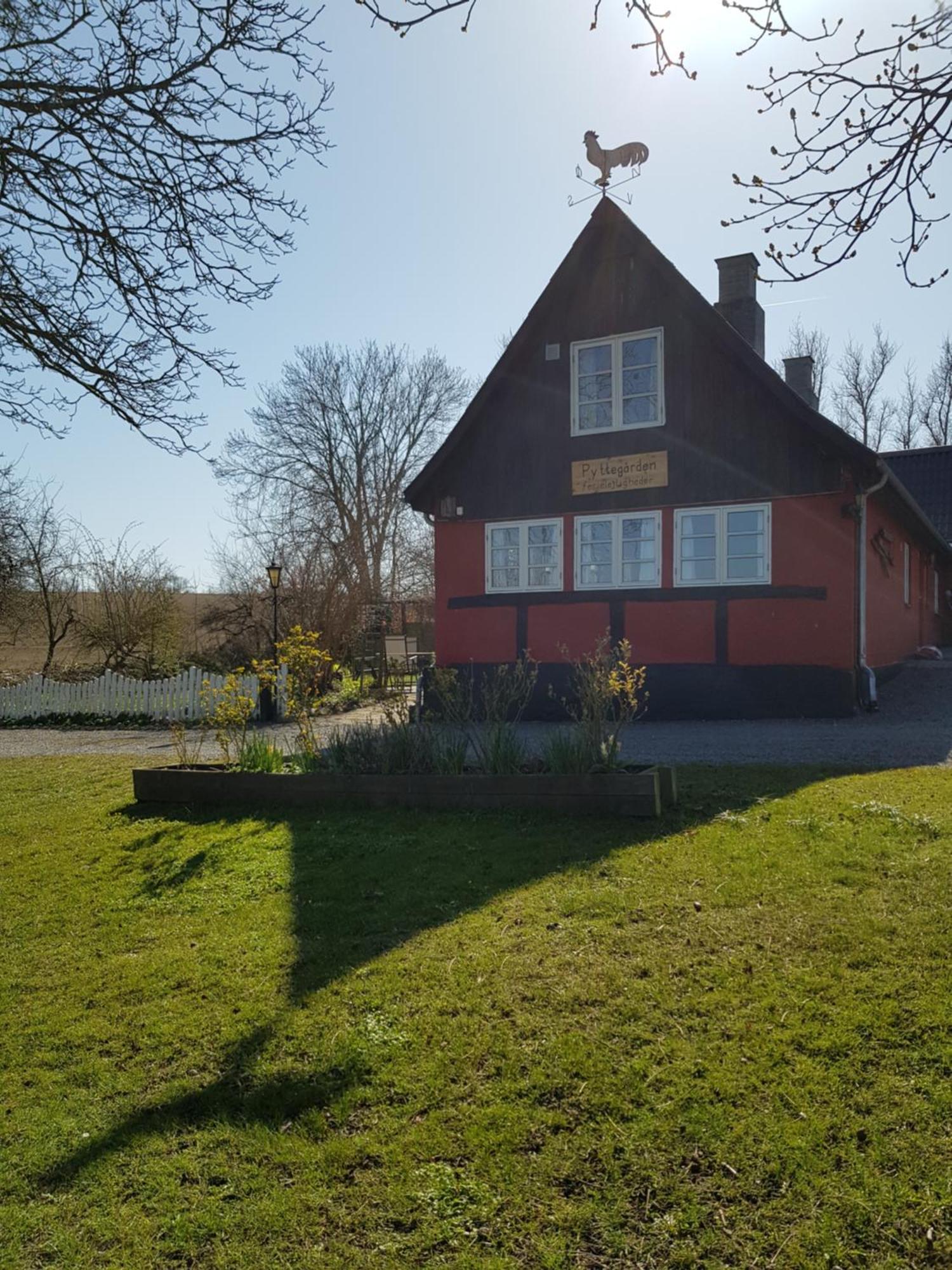 Pyttegården Apartments Gudhjem Eksteriør bilde